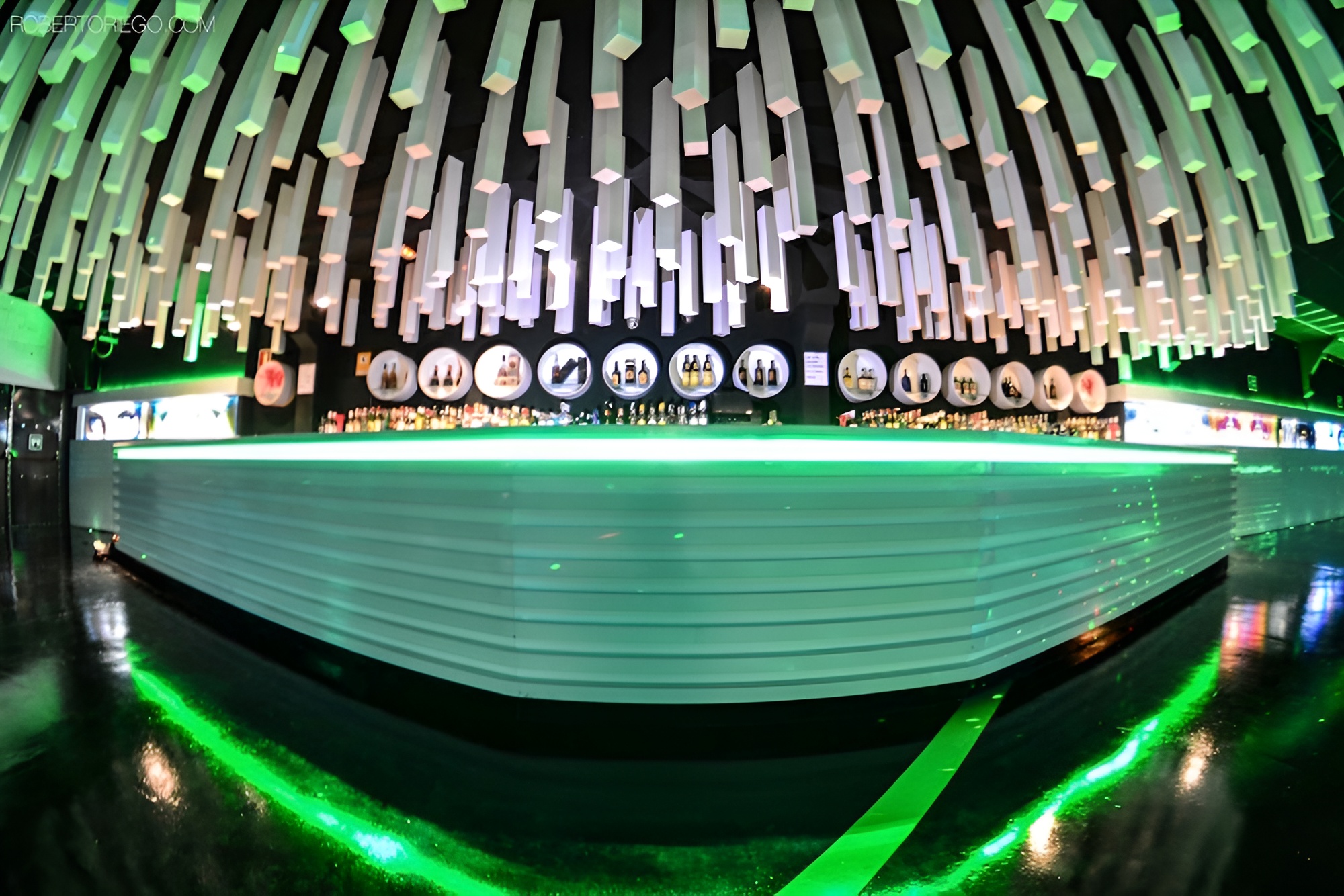 Interiorismo y decoración discoteca By Alice Zamora - Luale Proyectos