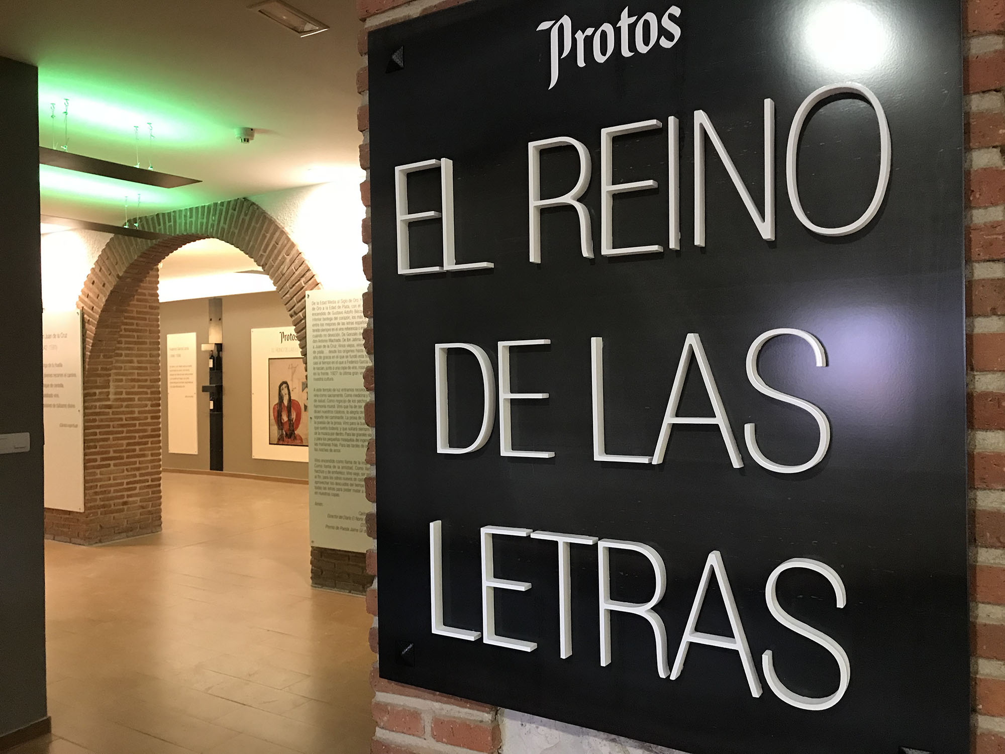 Diseño de Interior Bodega Reino de las letras Protos - Bodegas Protos