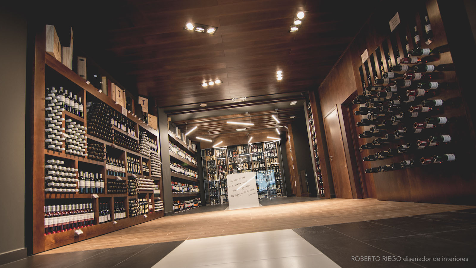 Proyecto de Interiorismo Vinoteca Gustos - Luale Proyectos