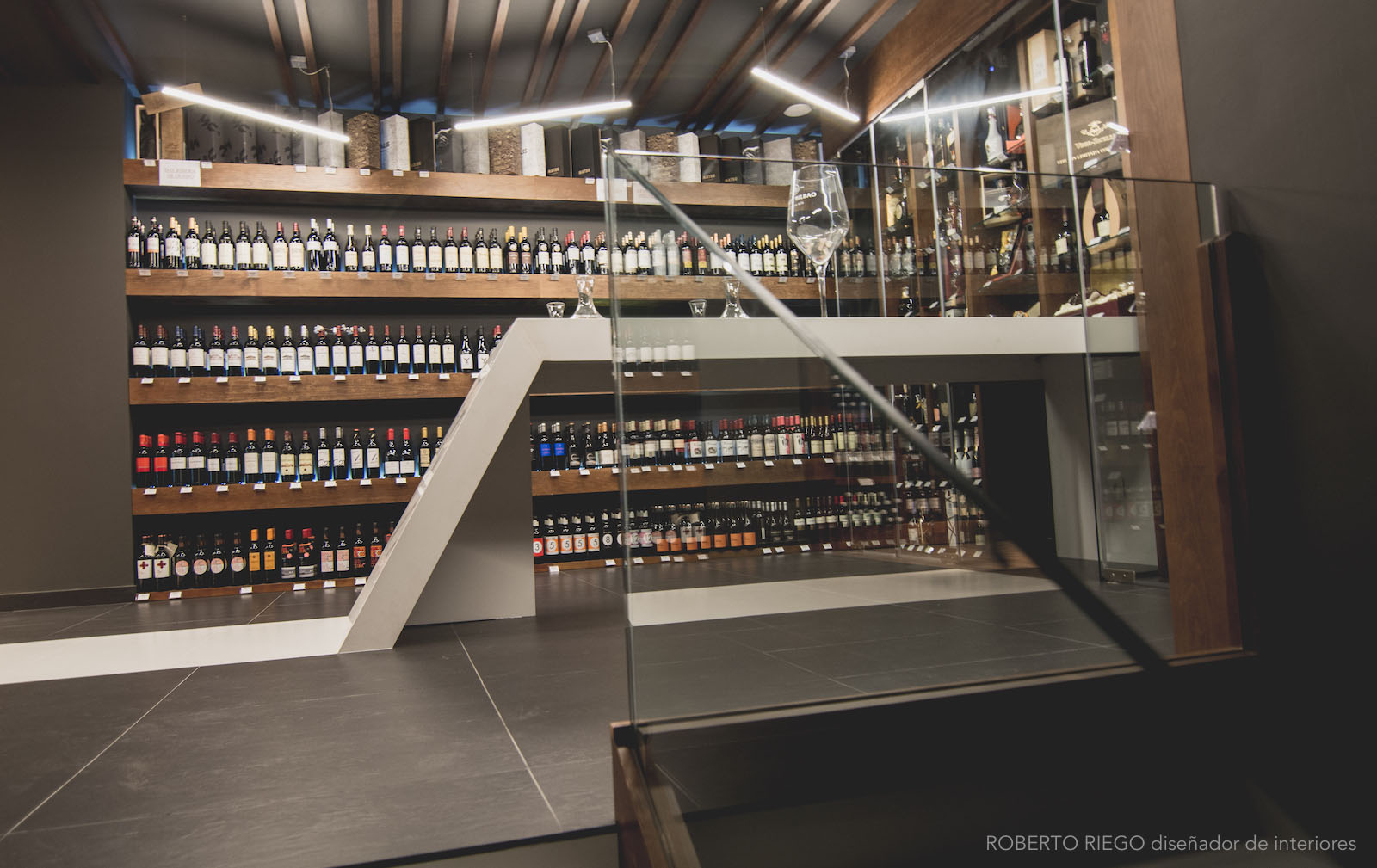 Proyecto de Interiorismo Vinoteca Gustos - Luale Proyectos