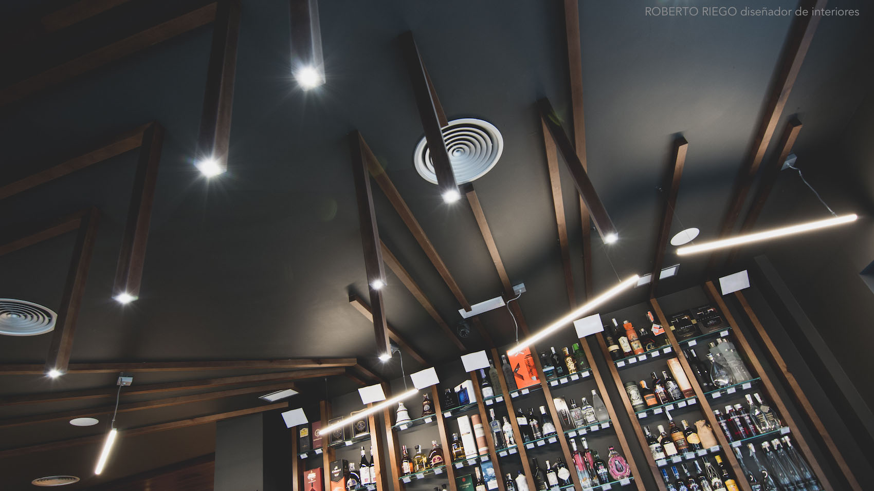 Proyecto de Interiorismo Vinoteca Gustos - Luale Proyectos