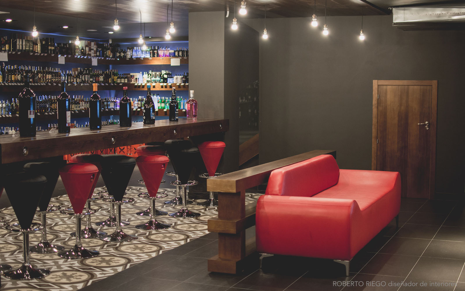 Proyecto de Interiorismo Vinoteca Gustos - Luale Proyectos