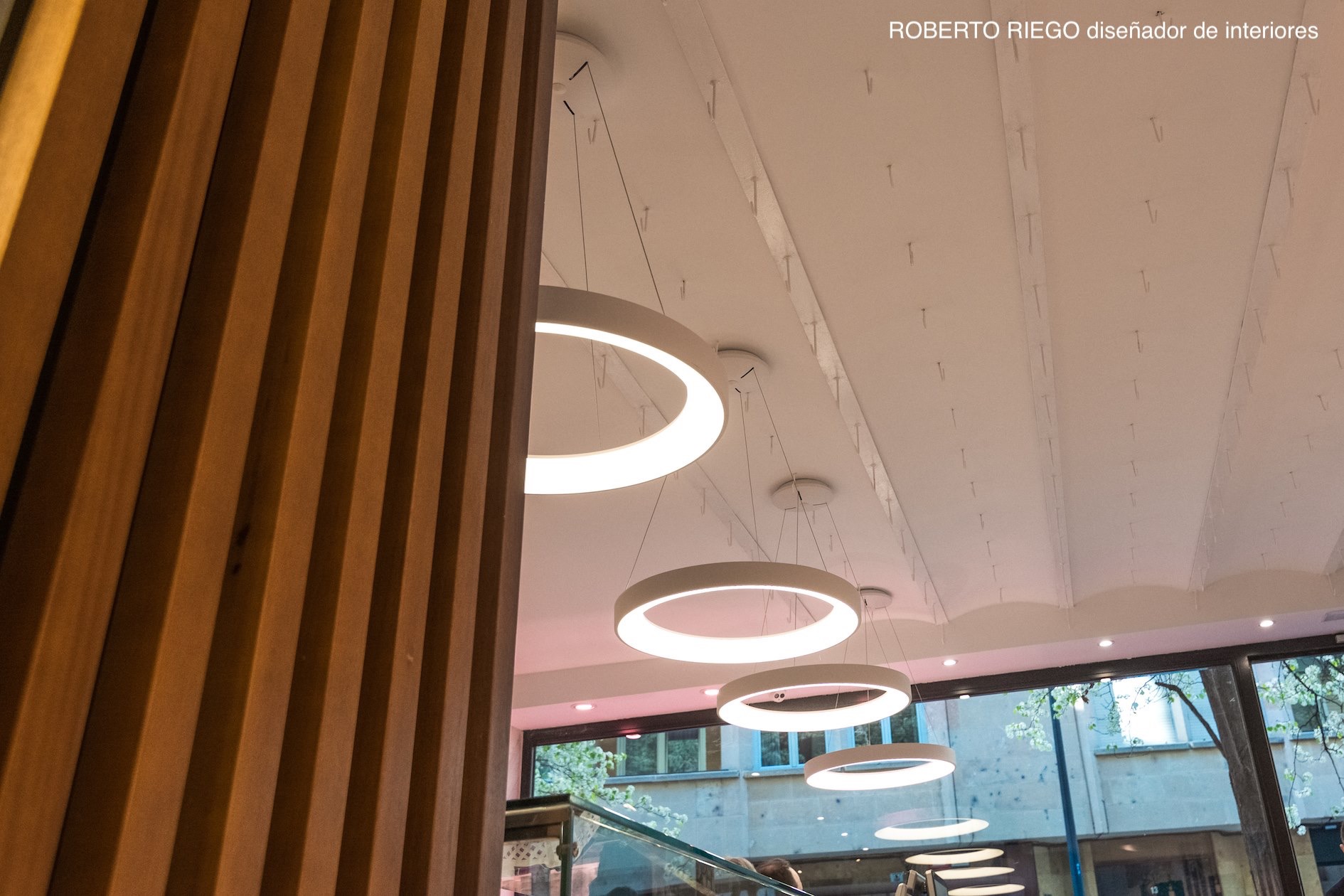 Diseño de Interiores, Decoración e Iluminación para La Jamonería de Carmen - Luale