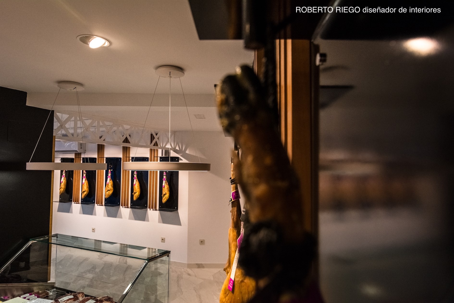 Diseño de Interiores, Decoración e Iluminación para La Jamonería de Carmen - Luale