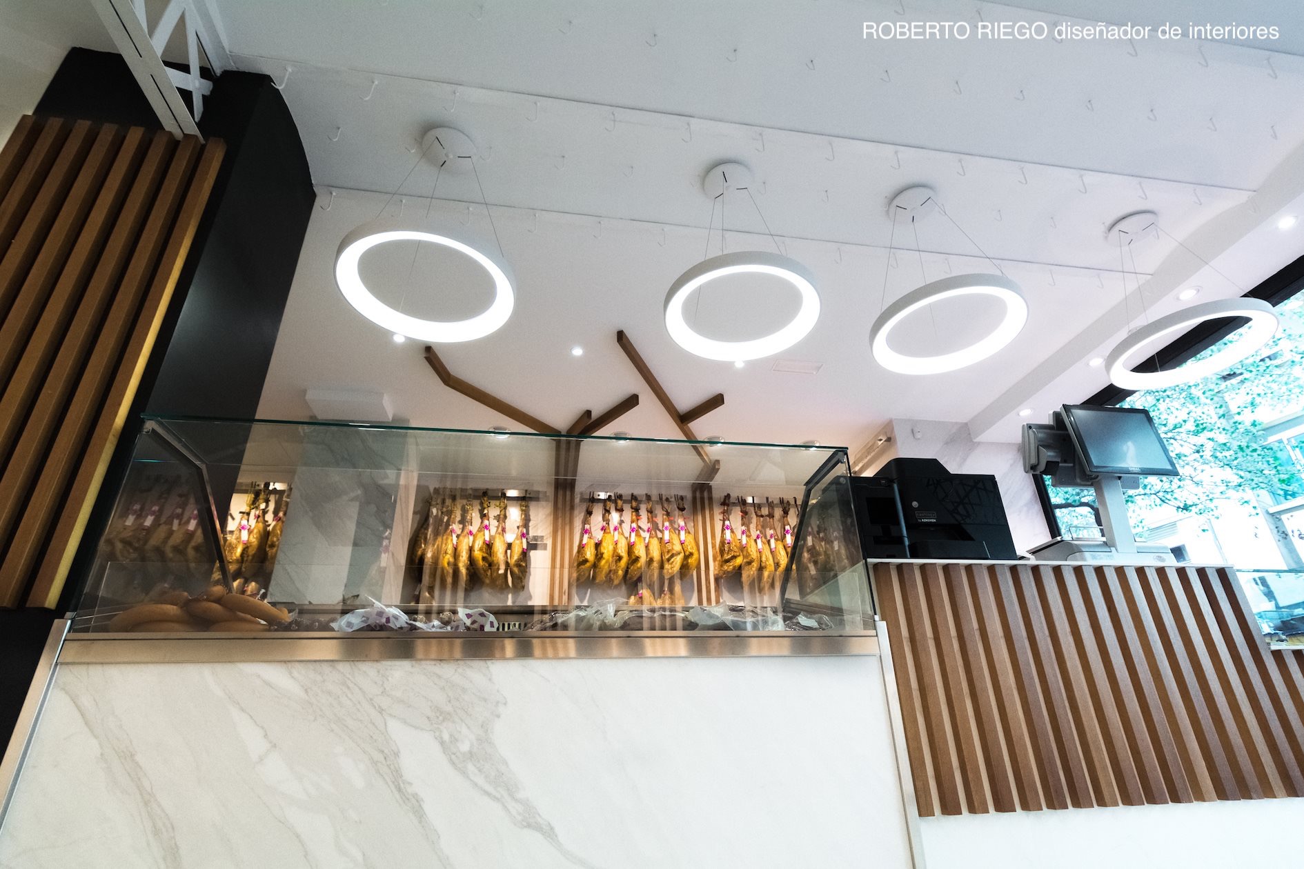 Diseño de Interiores, Decoración e Iluminación para La Jamonería de Carmen - Luale