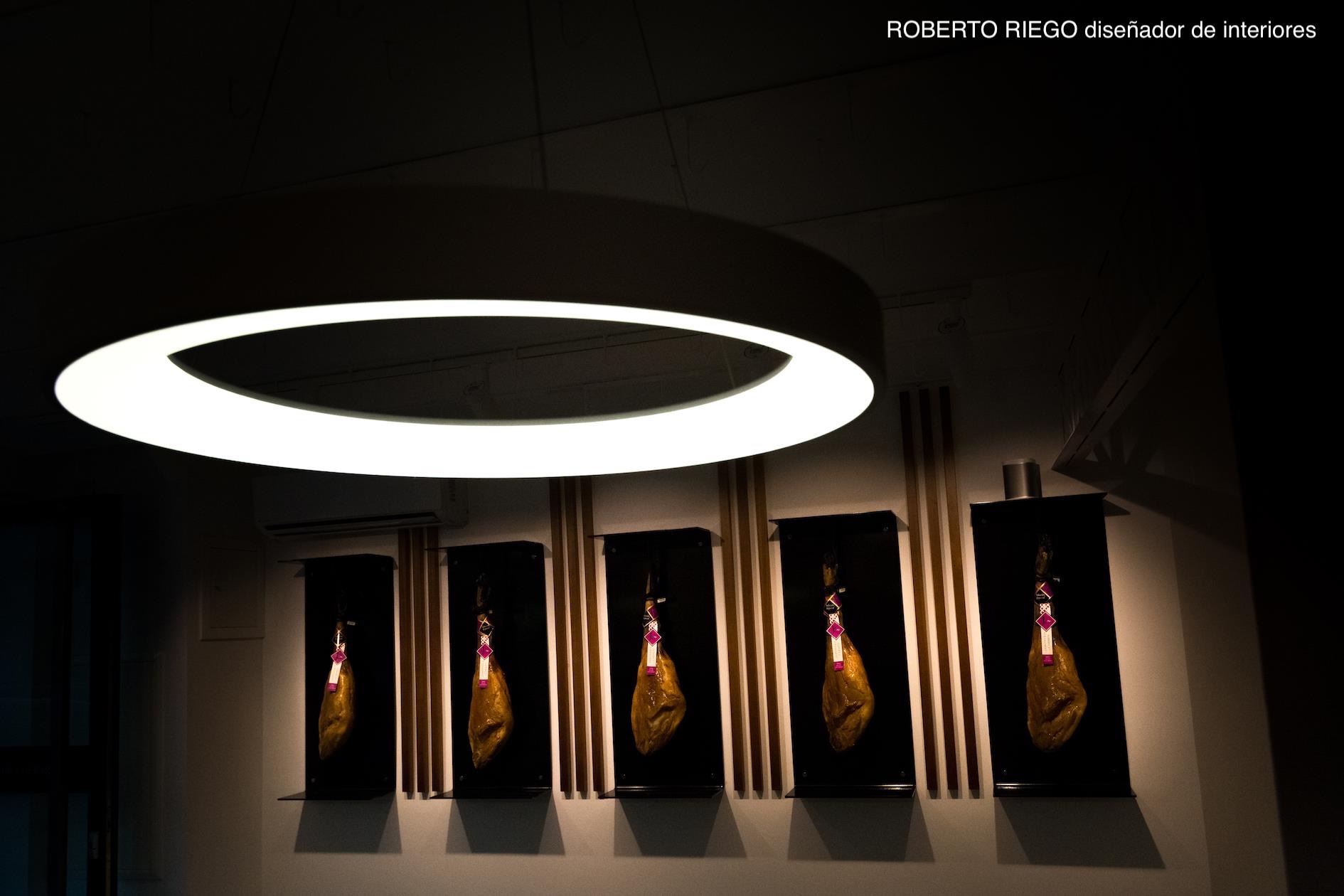 Diseño de Interiores, Decoración e Iluminación para La Jamonería de Carmen - Luale