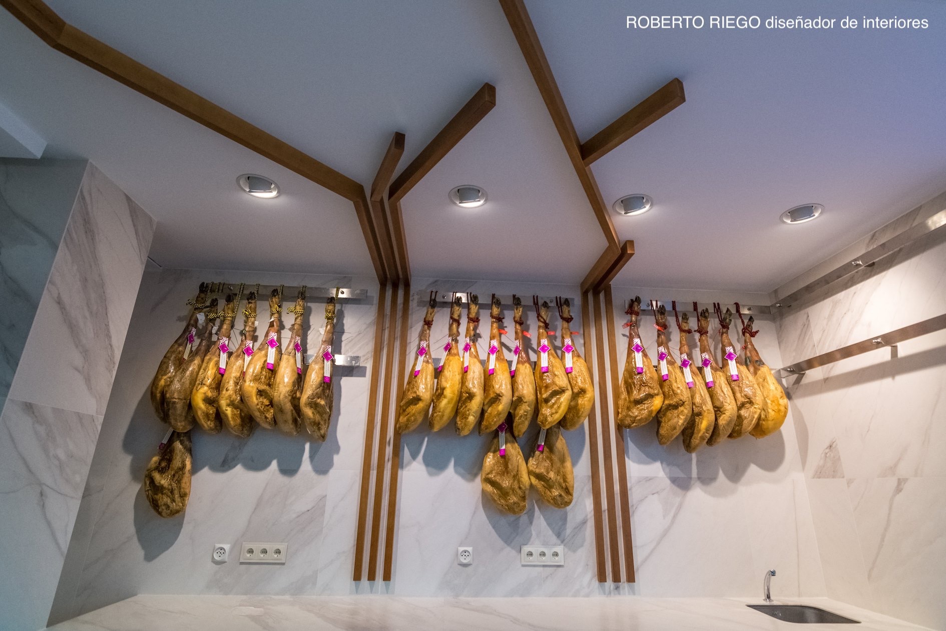 Diseño de Interiores, Decoración e Iluminación para La Jamonería de Carmen - Luale