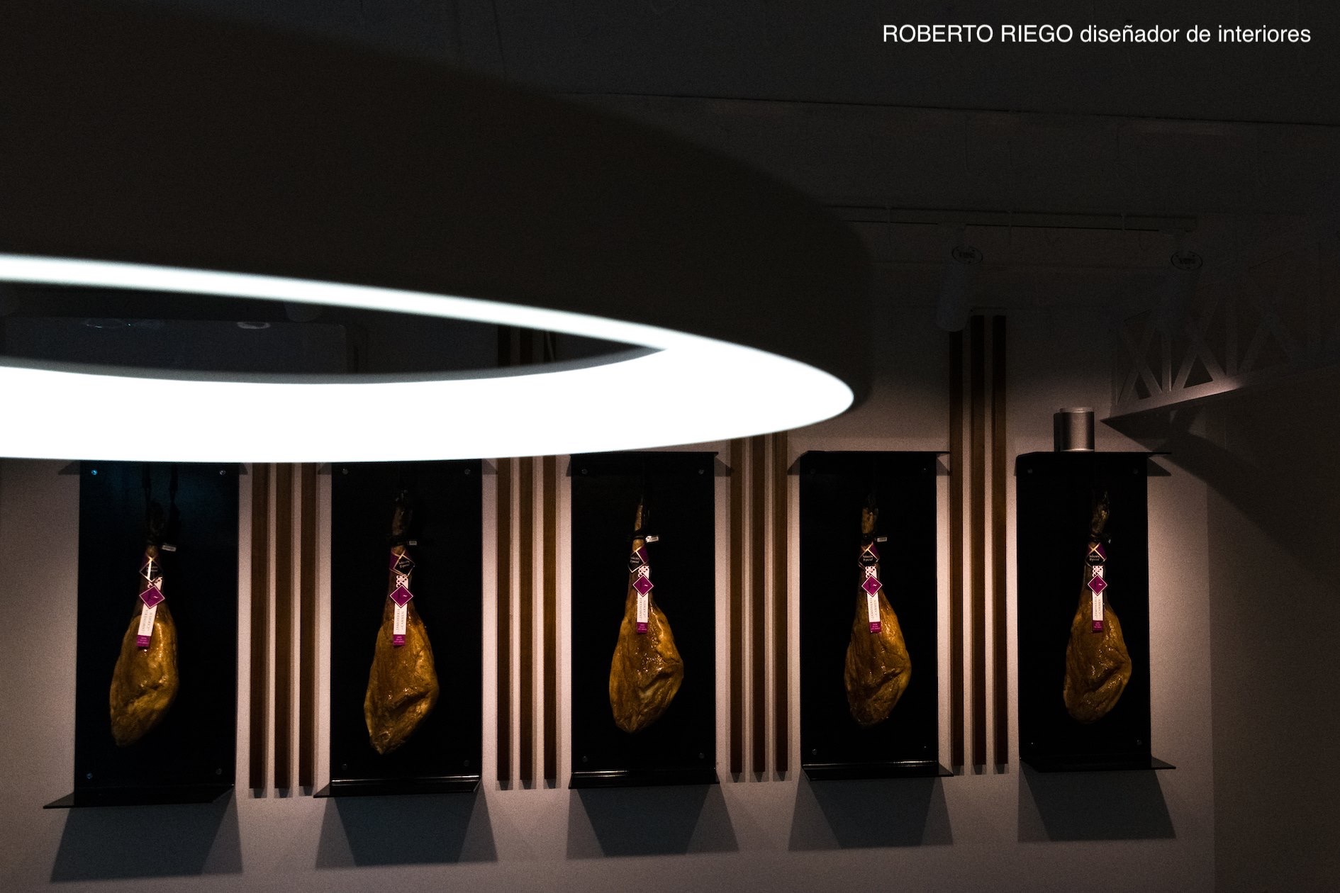 Diseño de Interiores, Decoración e Iluminación para La Jamonería de Carmen - Luale