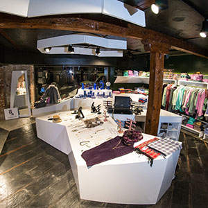 Interiorismo de tienda y escaparate – LUALE PROYECTOS
