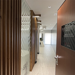 Espacio de trabajo funcional y elegante – LUALE PROYECTOS