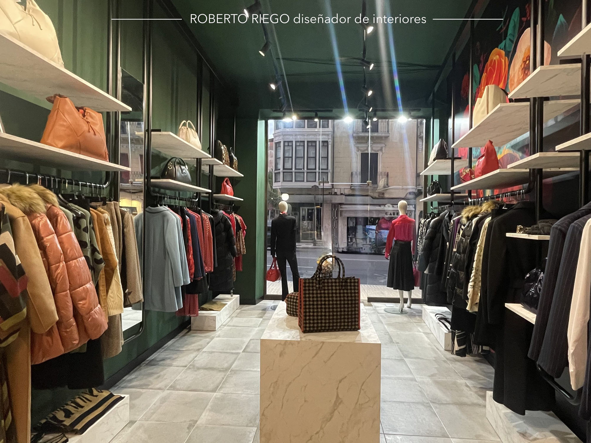 Diseño de Interior y Escaparate para tienda Rhapsody Shop Zamora - Luale Proyectos
