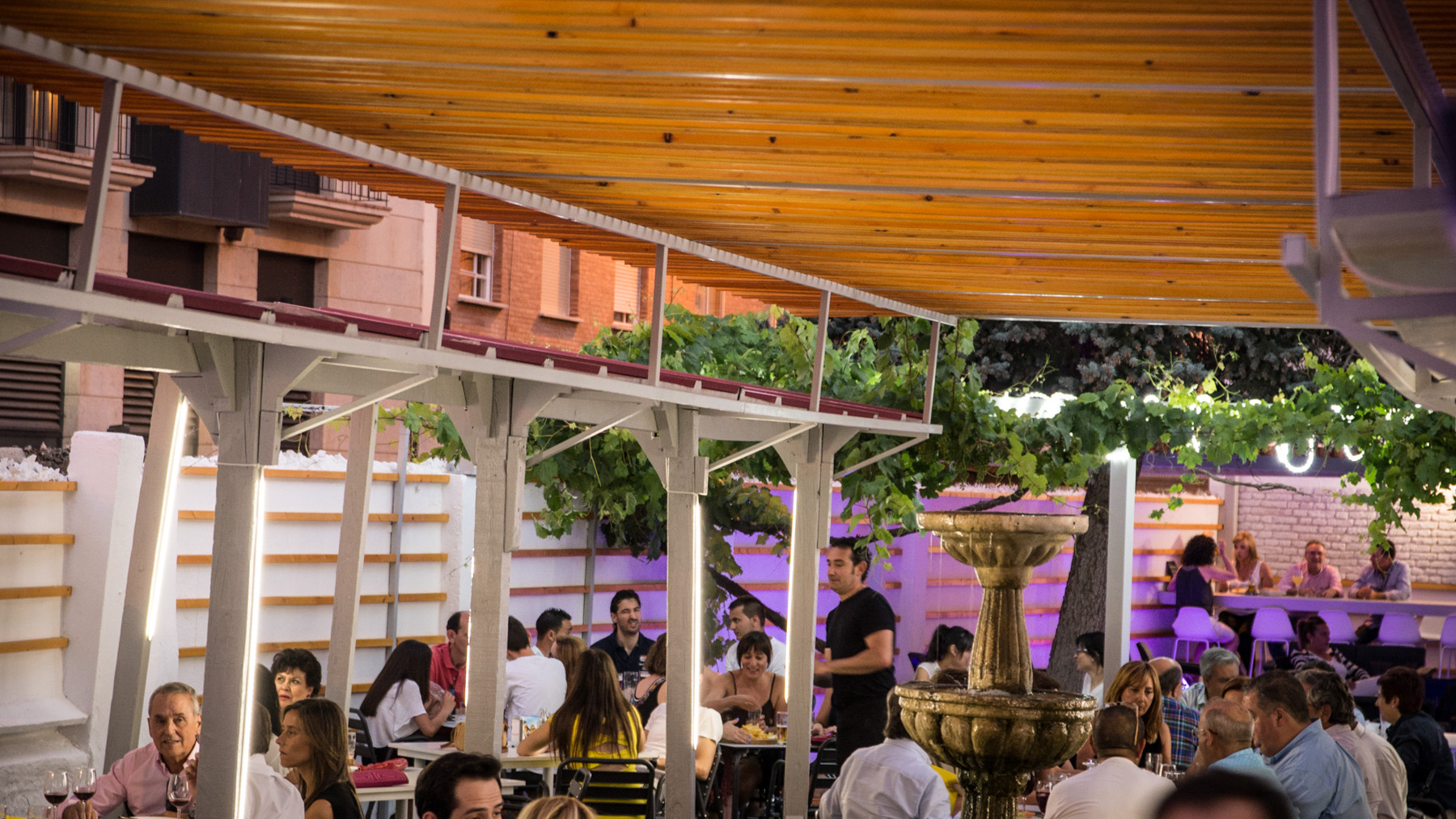 Decoración Terraza Cervecería Grial Zamora