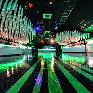 Decoración de local de ocio con iluminación personalizada – LUALE PROYECTOS
